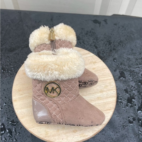 Michael Kors Quilted Baby Boots with Cream Fur - Picture 1 of 2